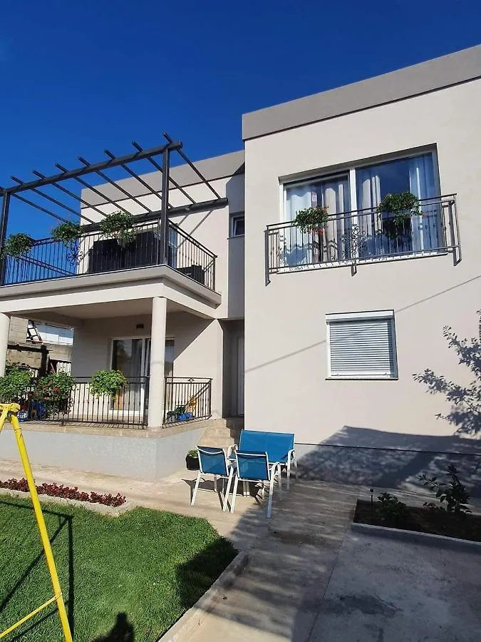 Apartments Mena Bibinje 0*,