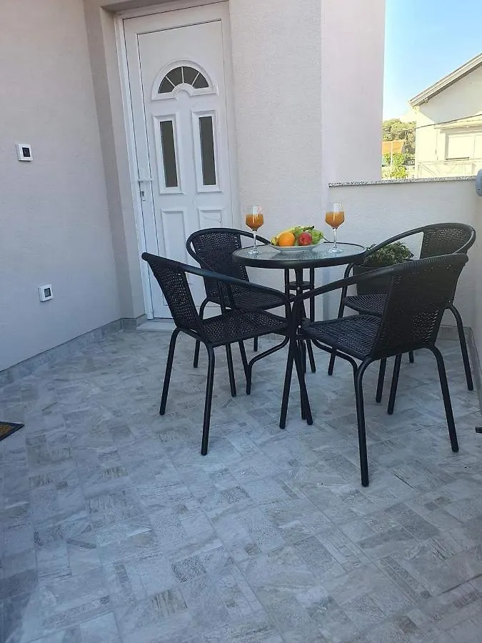 Apartments Mena Bibinje